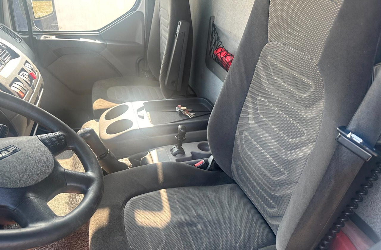 DAF LF 55.220 FURGONE 8 MT. - Camião furgão: foto 5 DAF LF 55.220 FURGONE 8 MT. - Camião furgão: foto 5