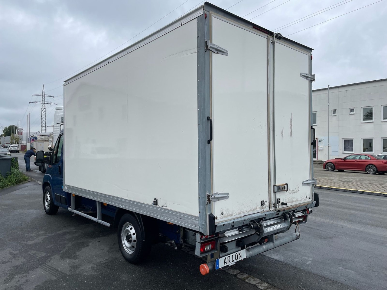 Fiat Ducato Maxi 35 130 L4H2 Koffer/LBW/AC/CAM/EU6d - Carrinha de contentor: foto 4 Fiat Ducato Maxi 35 130 L4H2 Koffer/LBW/AC/CAM/EU6d - Carrinha de contentor: foto 4