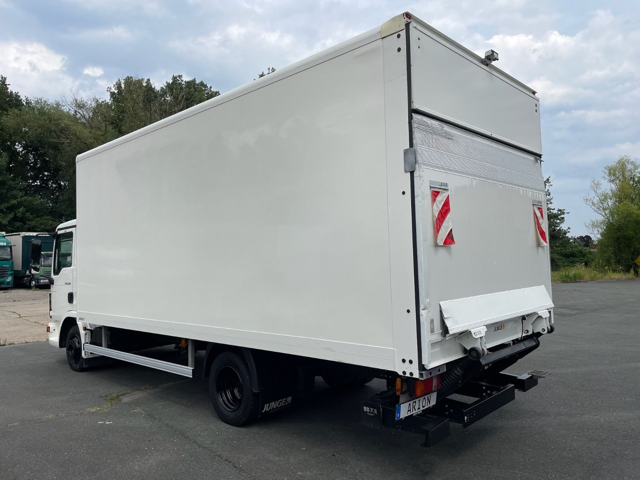 MAN TGL 8.190 4x2 BL Koffer/LBW/BÄR/AC/Kamera/EU6d - Carrinha de contentor: foto 4 MAN TGL 8.190 4x2 BL Koffer/LBW/BÄR/AC/Kamera/EU6d - Carrinha de contentor: foto 4