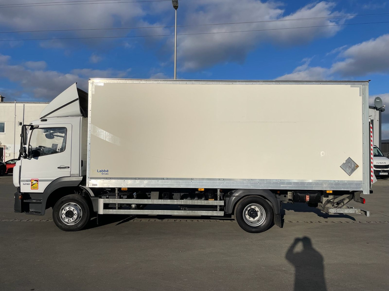 Mercedes-Benz Atego 1218 4x2 Koffer/FULL-ADR/EXIII/LBW/AC/EU6d - Camião furgão: foto 4 Mercedes-Benz Atego 1218 4x2 Koffer/FULL-ADR/EXIII/LBW/AC/EU6d - Camião furgão: foto 4