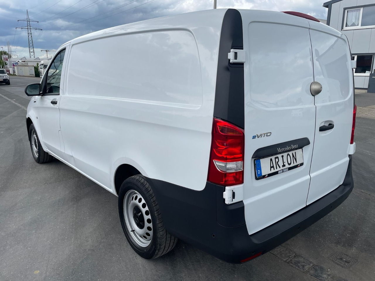Mercedes-Benz eVito 111 Kastenwagen lang/Kamera/AC/70kW/3Sitze - Furgão compacto, Carrinha elétrica: foto 4 Mercedes-Benz eVito 111 Kastenwagen lang/Kamera/AC/70kW/3Sitze - Furgão compacto, Carrinha elétrica: foto 4