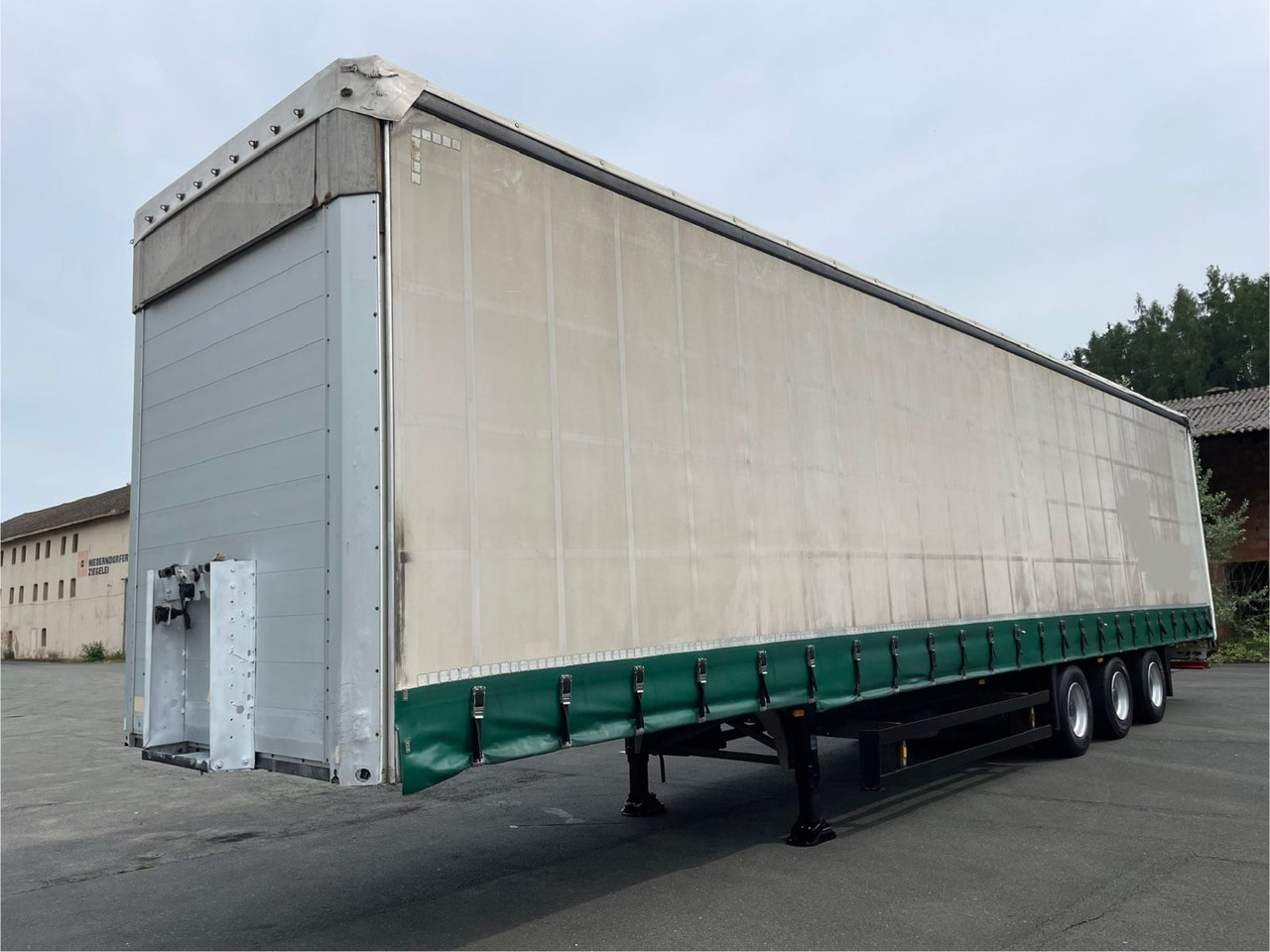 Schmitz Cargobull S01 3-Achs/Pritsche+Plane/13,5m/28050kg-Nutzlast - Semi-reboque de lona: foto 3 Schmitz Cargobull S01 3-Achs/Pritsche+Plane/13,5m/28050kg-Nutzlast - Semi-reboque de lona: foto 3