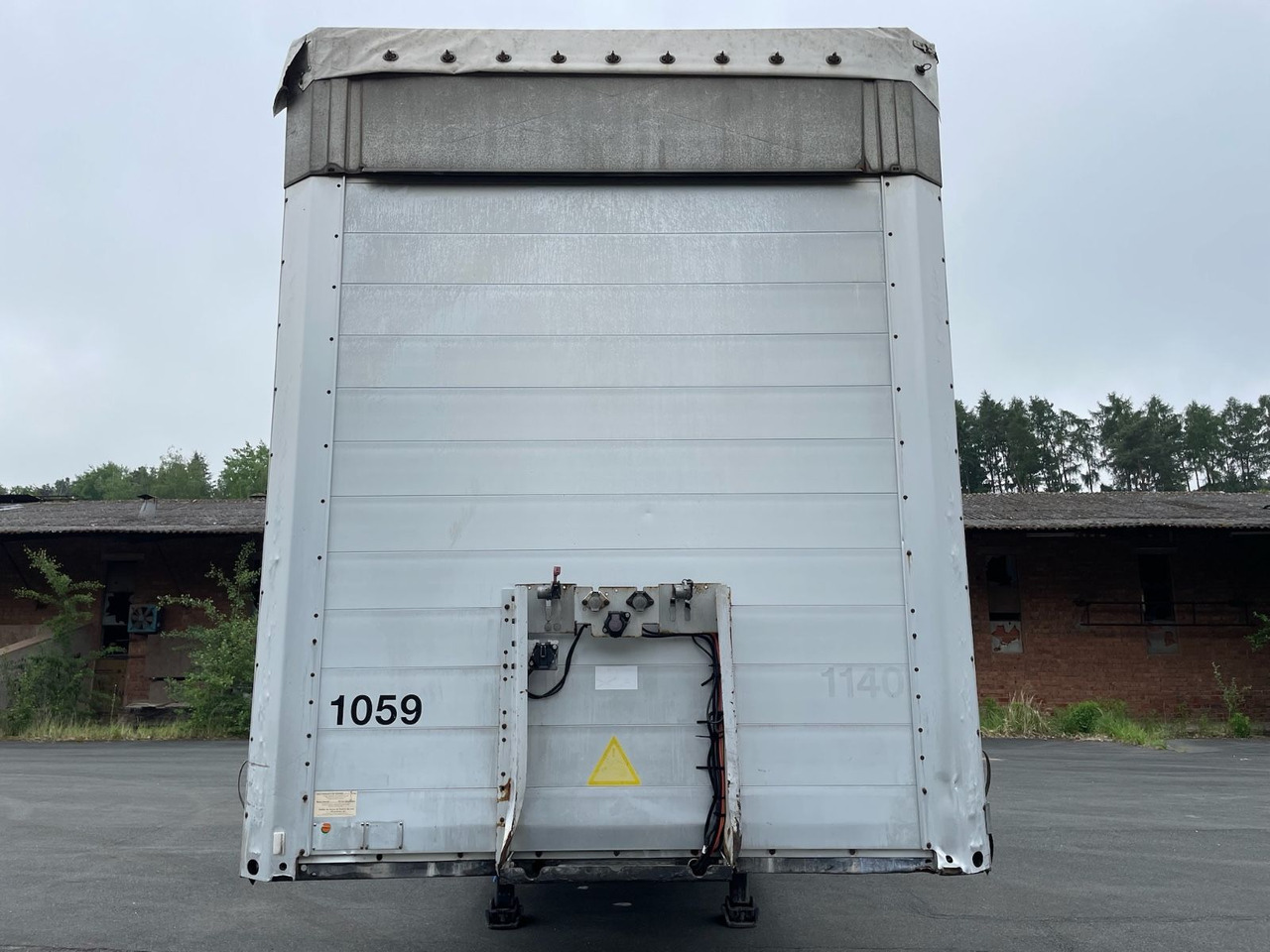 Schmitz Cargobull S01 3-Achs/Pritsche+Plane/13,5m/28100kg-Nutzlast - Semi-reboque de lona: foto 2 Schmitz Cargobull S01 3-Achs/Pritsche+Plane/13,5m/28100kg-Nutzlast - Semi-reboque de lona: foto 2