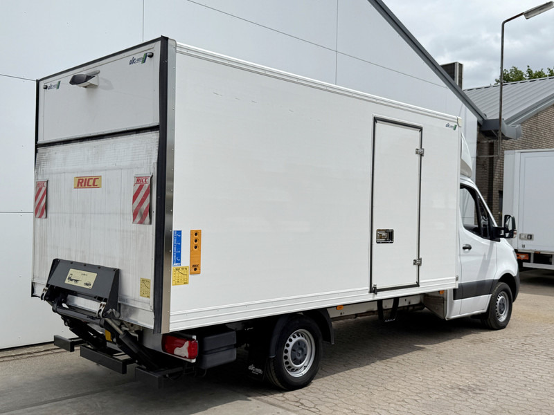 Mercedes-Benz Sprinter 315 1.9 CDI Automaat Laadklep Airco Cruise Control Carplay Bakwagen Meubelbak Koffer - Carrinha de contentor: foto 3 Mercedes-Benz Sprinter 315 1.9 CDI Automaat Laadklep Airco Cruise Control Carplay Bakwagen Meubelbak Koffer - Carrinha de contentor: foto 3