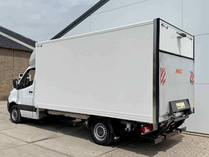 Mercedes-Benz Sprinter 315 1.9 CDI Automaat Laadklep Airco Cruise Control Carplay Bakwagen Meubelbak Koffer - Carrinha de contentor: foto 2 Mercedes-Benz Sprinter 315 1.9 CDI Automaat Laadklep Airco Cruise Control Carplay Bakwagen Meubelbak Koffer - Carrinha de contentor: foto 2