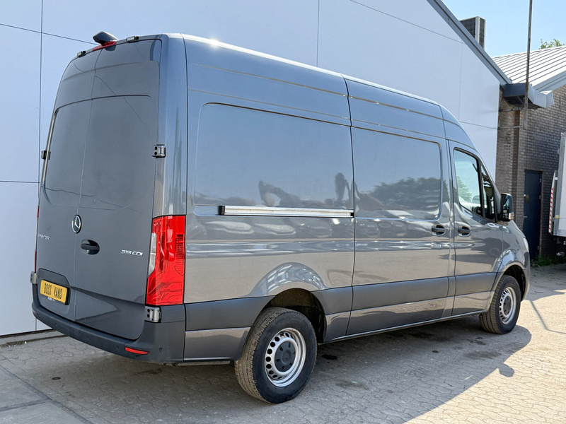 Mercedes-Benz Sprinter 319 1.9 CDI Automaat L2H2 Airco Cruise Control Lane Assist Camera Carplay Dodehoek waarschuwing Parkeersensoren voor achter - Furgão: foto 3 Mercedes-Benz Sprinter 319 1.9 CDI Automaat L2H2 Airco Cruise Control Lane Assist Camera Carplay Dodehoek waarschuwing Parkeersensoren voor achter - Furgão: foto 3