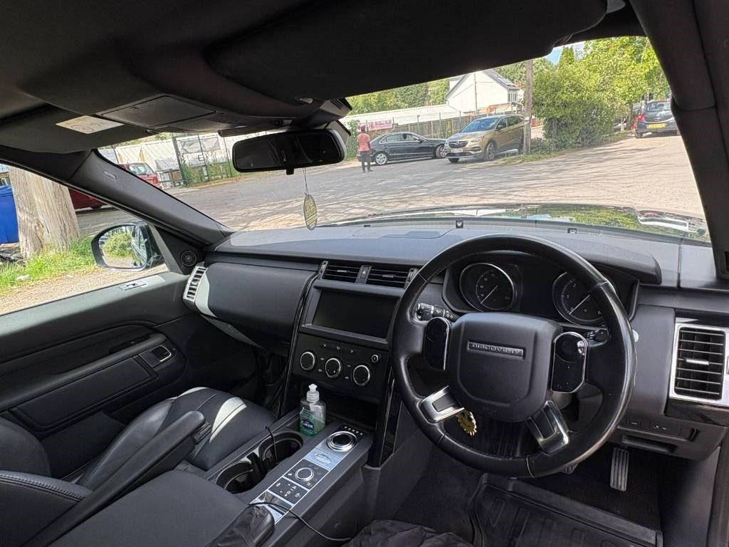 SUV Land Rover Discovery: foto 9