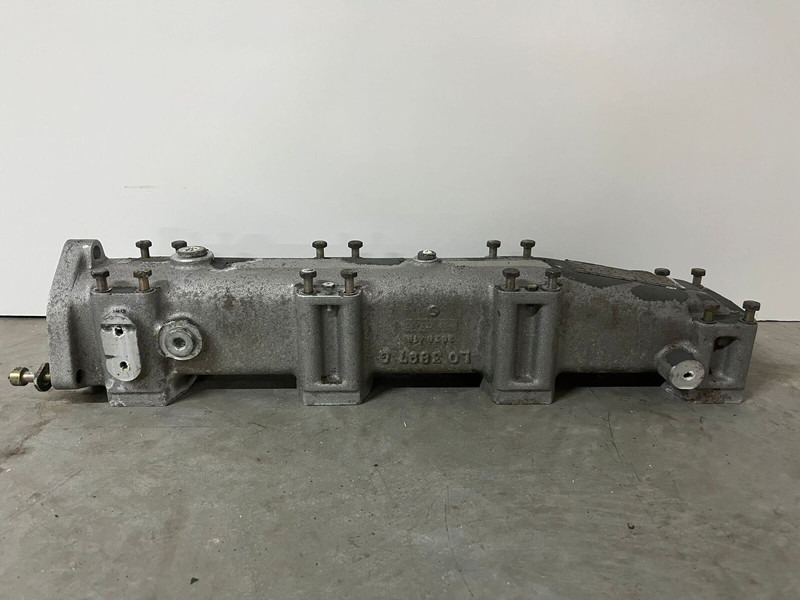 Liebherr A974 / P974 / R942 / R944 / R954 / R964 / R974 / R974B - A 974 / P 974 / R 942 / R 944 / R 954 / R 964 / R 974 / R 974B - Tubo de admissão: foto 3 Liebherr A974 / P974 / R942 / R944 / R954 / R964 / R974 / R974B - A 974 / P 974 / R 942 / R 944 / R 954 / R 964 / R 974 / R 974B - Tubo de admissão: foto 3