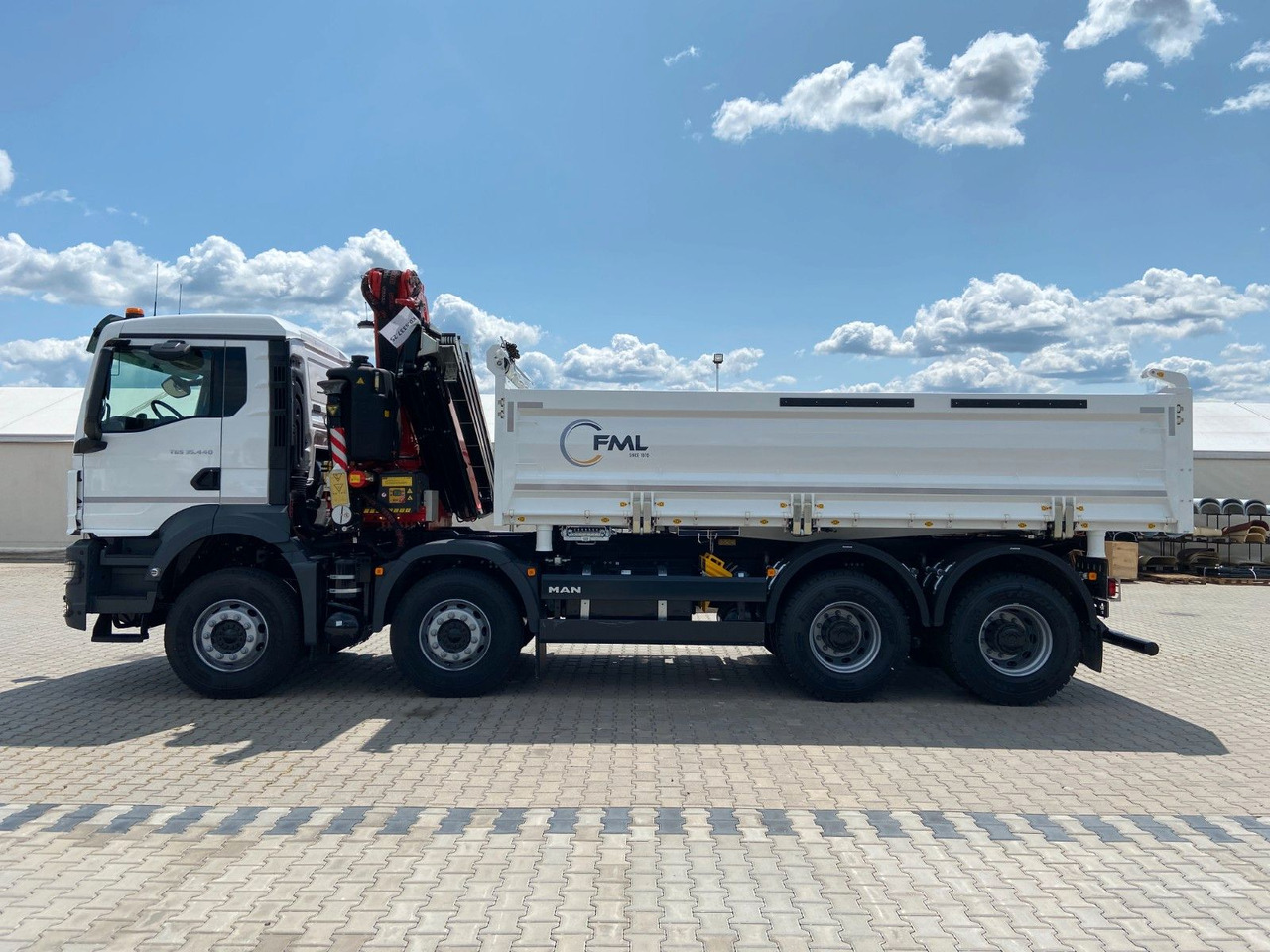MAN TGS 35.440 DREISEITENKIPPER MIT FASSI F275.026 - Camião basculante, Camião grua: foto 4 MAN TGS 35.440 DREISEITENKIPPER MIT FASSI F275.026 - Camião basculante, Camião grua: foto 4