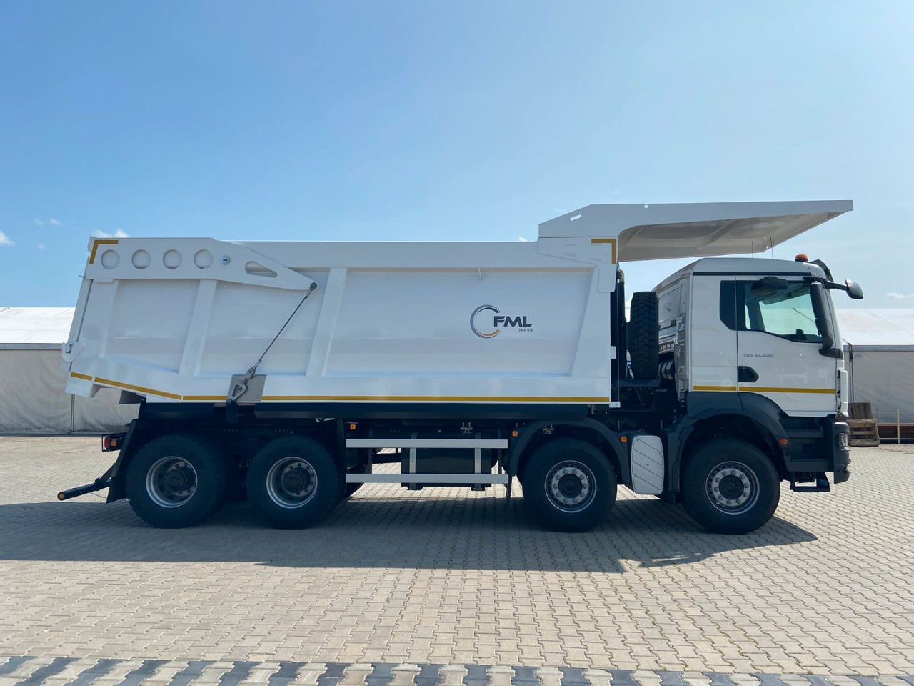 MAN TGS 44.400 8x4 EURO2 FML MINE KIPPER 23M3 MAN TGS 44.400 8x4 EURO2 FML MINE KIPPER 23M3 - Camião basculante: foto 4 MAN TGS 44.400 8x4 EURO2 FML MINE KIPPER 23M3 MAN TGS 44.400 8x4 EURO2 FML MINE KIPPER 23M3 - Camião basculante: foto 4