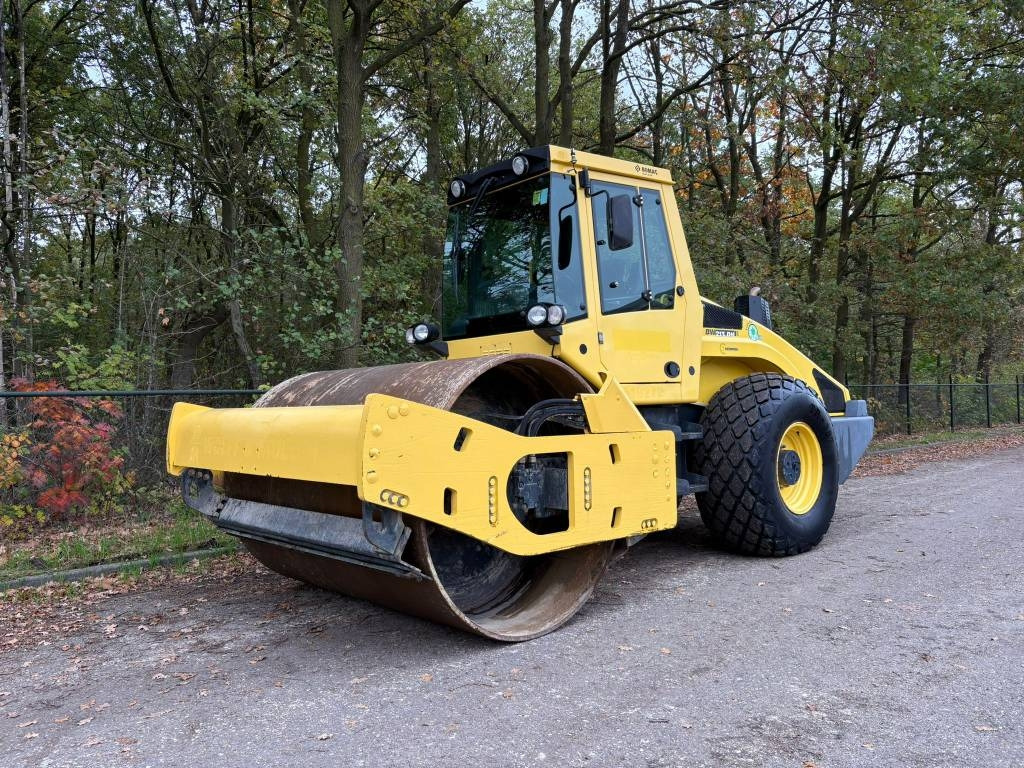 Bomag BW 213 D H-4 i EVIB/BVC / Airco / German machine - Compactador: foto 1 Bomag BW 213 D H-4 i EVIB/BVC / Airco / German machine - Compactador: foto 1