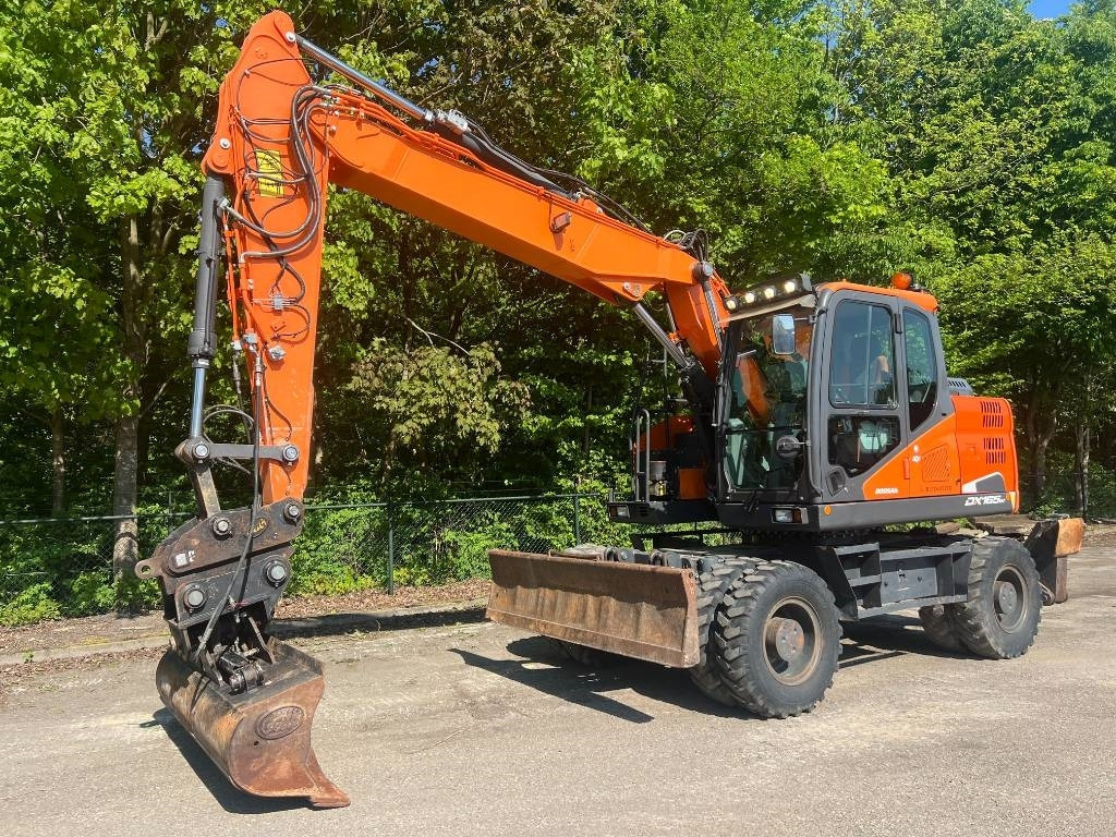 Doosan DX 165 W-5 - Escavadeira de rodas: foto 1 Doosan DX 165 W-5 - Escavadeira de rodas: foto 1