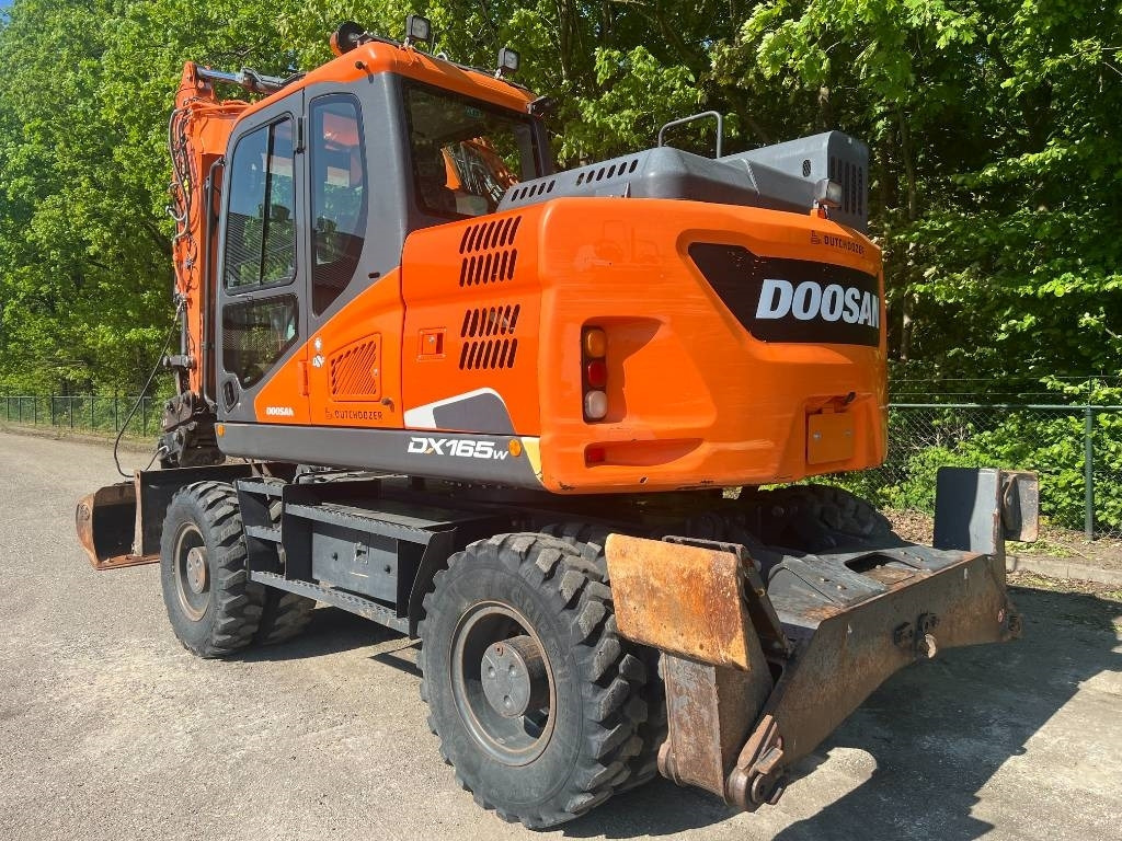 Doosan DX 165 W-5 - Escavadeira de rodas: foto 3 Doosan DX 165 W-5 - Escavadeira de rodas: foto 3
