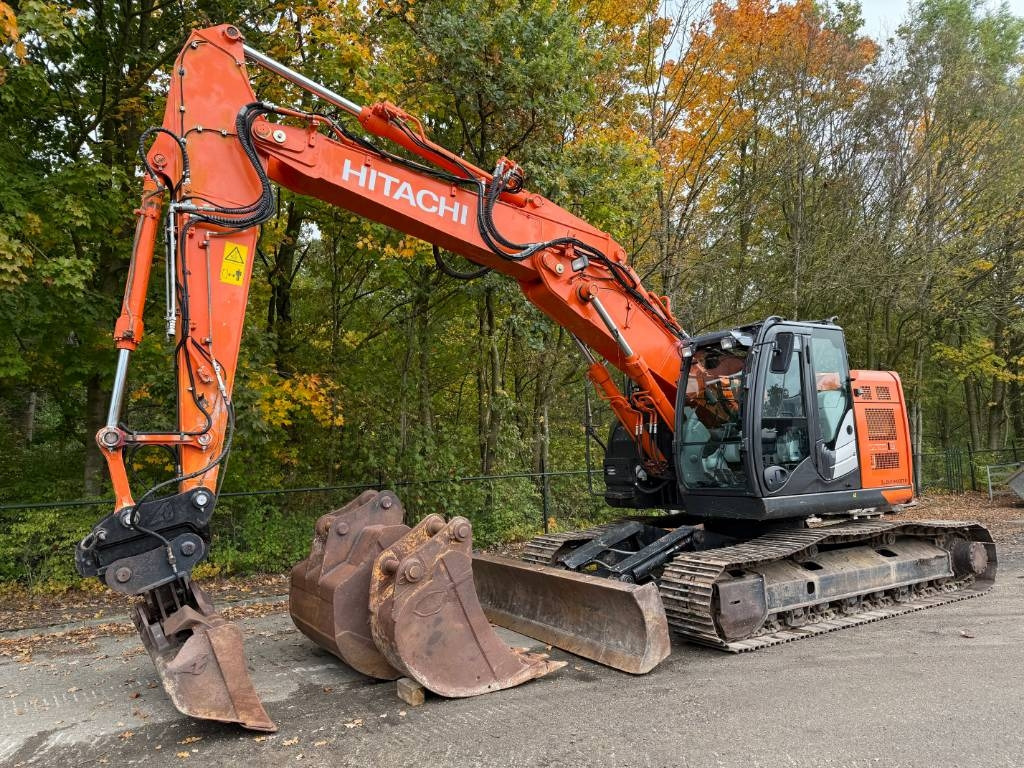 Hitachi ZX225 US LC-6 - Escavadora de rastos: foto 1 Hitachi ZX225 US LC-6 - Escavadora de rastos: foto 1