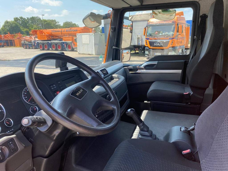 Caminhão com plataforma aérea Palfinger P 300: foto 12