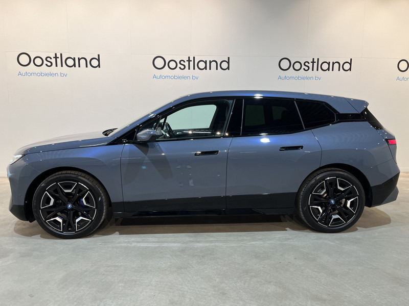 BMW iX xDrive40 High Executive 77 kWh / Luchtvering / Pano / Harman Kardon / Trekhaak / Sportpakket / 27.750 KM !! - SUV: foto 3 BMW iX xDrive40 High Executive 77 kWh / Luchtvering / Pano / Harman Kardon / Trekhaak / Sportpakket / 27.750 KM !! - SUV: foto 3
