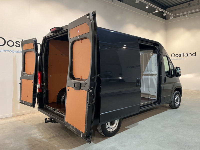 Fiat Ducato 2.3 MultiJet L2H2 120 PK / Euro 6 / Airco / Camera / Cruise Control / Trekhaak / Navigatie / 3-Zits / 72.600 KM !! - Furgão compacto: foto 4 Fiat Ducato 2.3 MultiJet L2H2 120 PK / Euro 6 / Airco / Camera / Cruise Control / Trekhaak / Navigatie / 3-Zits / 72.600 KM !! - Furgão compacto: foto 4