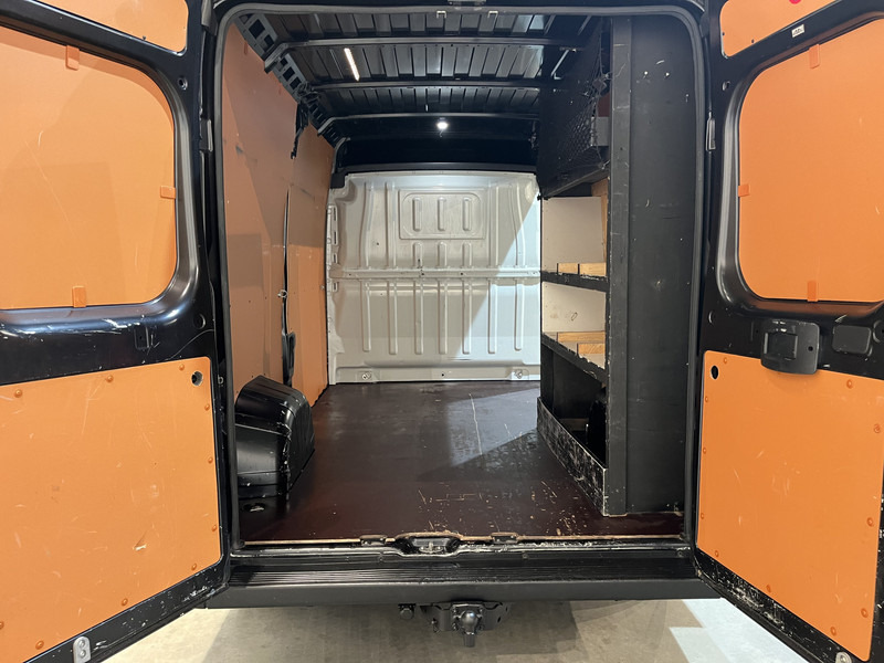 Fiat Ducato 2.3 MultiJet L2H2 120 PK / Euro 6 / Airco / Camera / Cruise Control / Trekhaak / Navigatie / 3-Zits / 72.600 KM !! - Furgão compacto: foto 5 Fiat Ducato 2.3 MultiJet L2H2 120 PK / Euro 6 / Airco / Camera / Cruise Control / Trekhaak / Navigatie / 3-Zits / 72.600 KM !! - Furgão compacto: foto 5