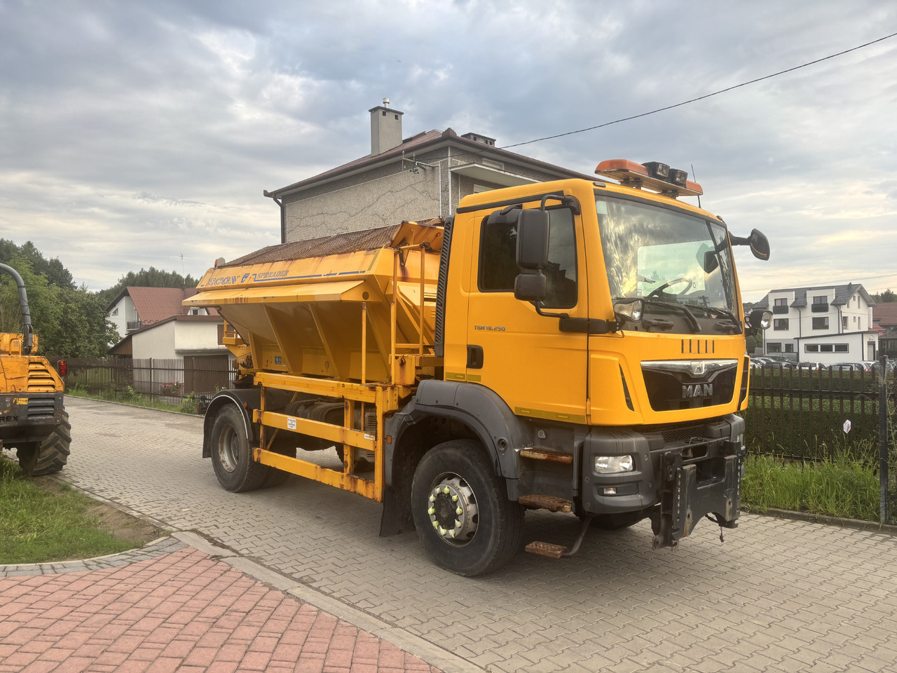 MAN TGM 18.250 4X4BB GRITTER/SPREADER/PLOUGH - Veículo limpa-neves: foto 2 MAN TGM 18.250 4X4BB GRITTER/SPREADER/PLOUGH - Veículo limpa-neves: foto 2