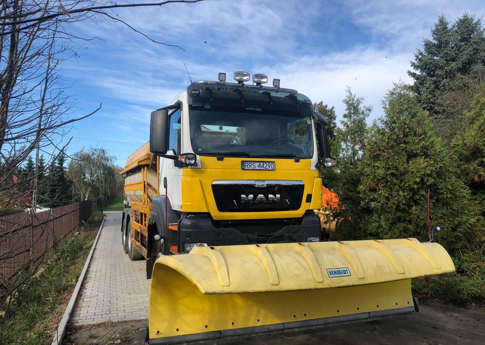 Veículo municipal/ Especial, Camião MAN TGS 26.320 6x6BB piaskarka solarka econ schmidt pług: foto 6 Veículo municipal/ Especial, Camião MAN TGS 26.320 6x6BB piaskarka solarka econ schmidt pług: foto 6