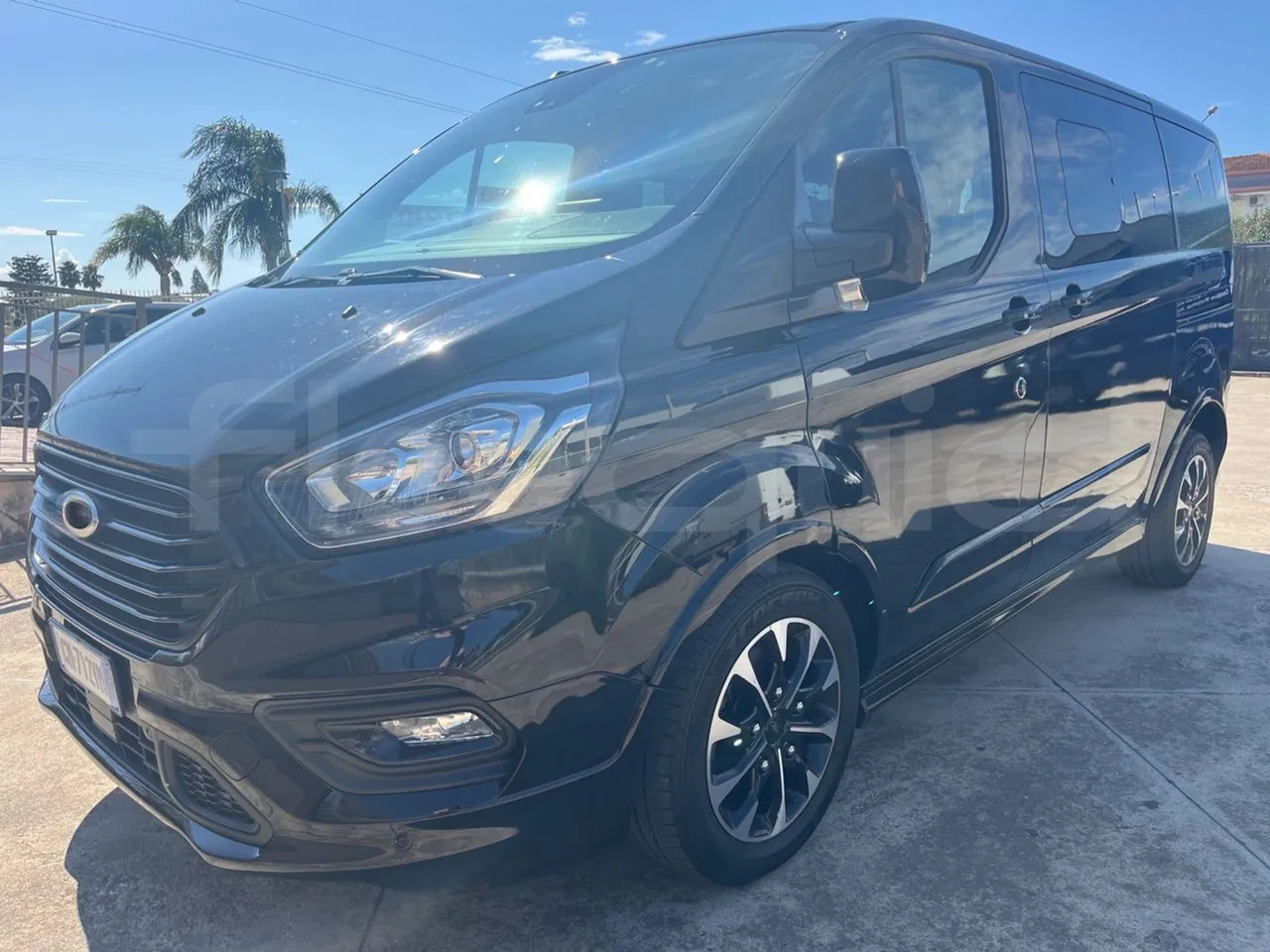 Ford Tourneo Custom - Minibus, Furgão de passageiros: foto 4 Ford Tourneo Custom - Minibus, Furgão de passageiros: foto 4