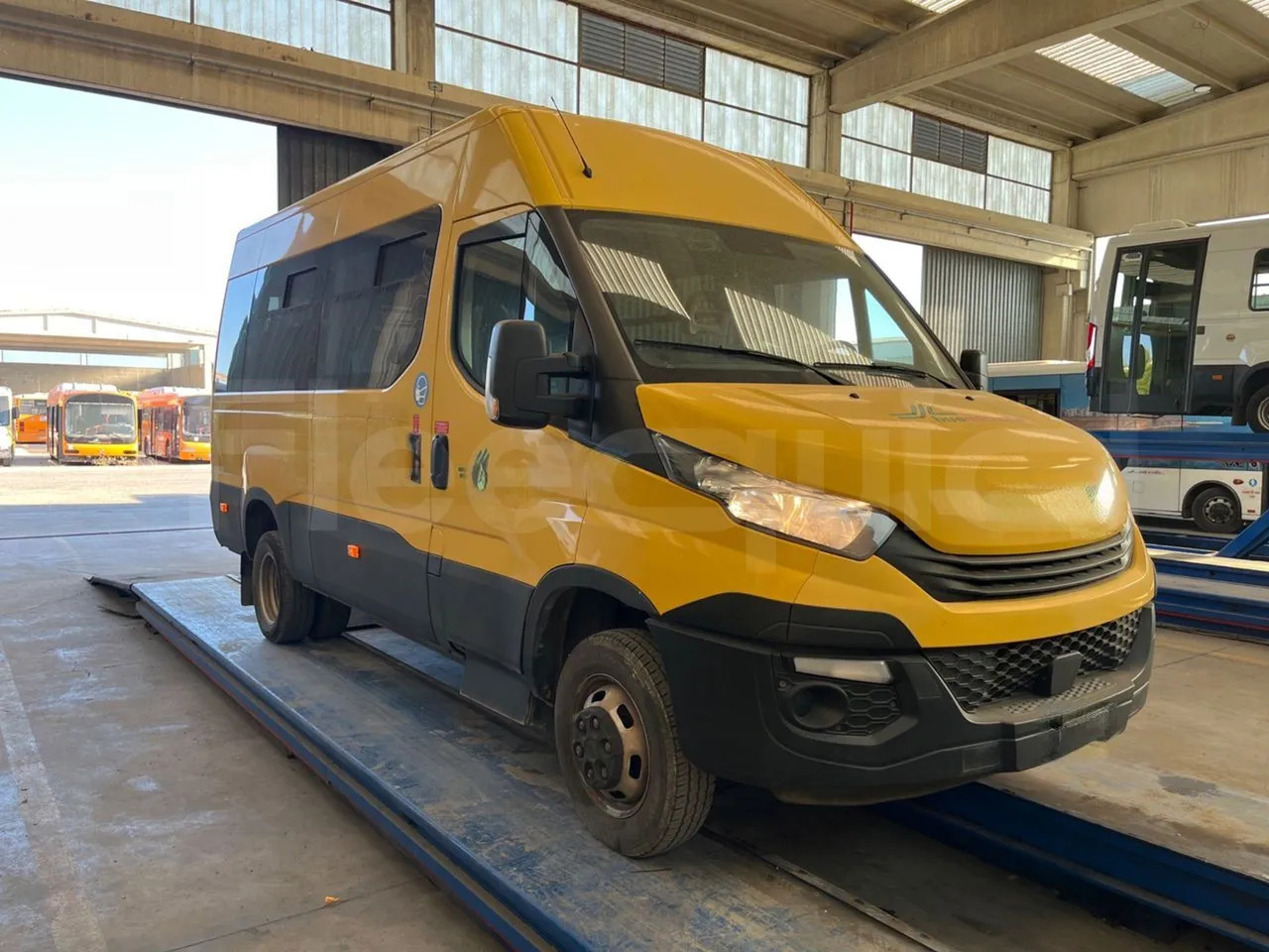 Iveco Daily - Autocarro escolar: foto 1 Iveco Daily - Autocarro escolar: foto 1