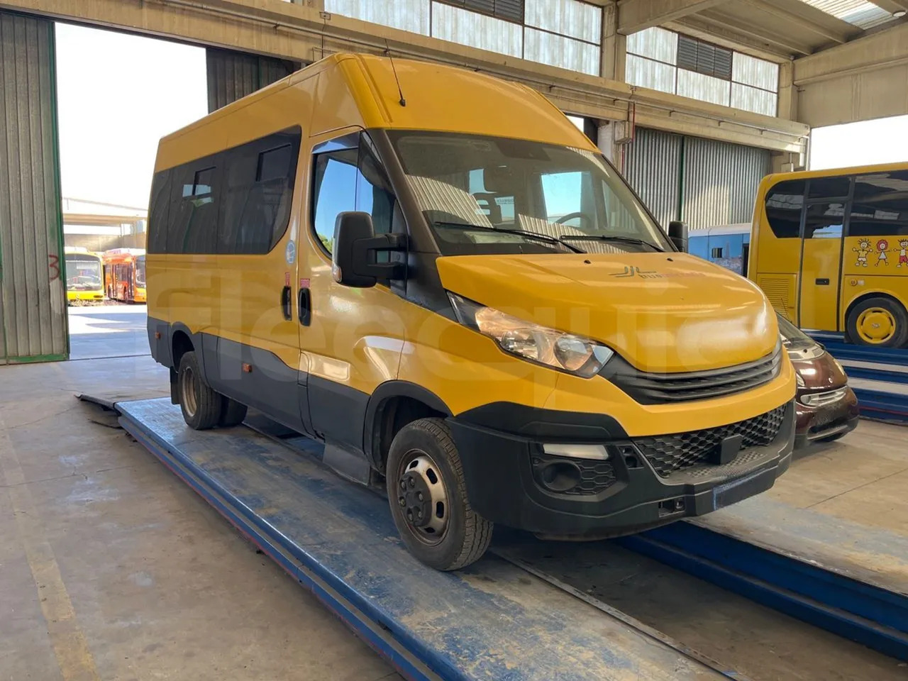 Iveco Daily - Autocarro escolar: foto 1 Iveco Daily - Autocarro escolar: foto 1