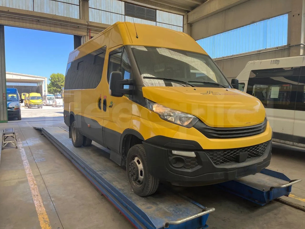 Iveco Daily - Autocarro escolar: foto 1 Iveco Daily - Autocarro escolar: foto 1