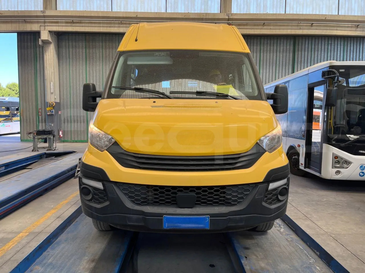 Iveco Daily - Autocarro escolar: foto 2 Iveco Daily - Autocarro escolar: foto 2