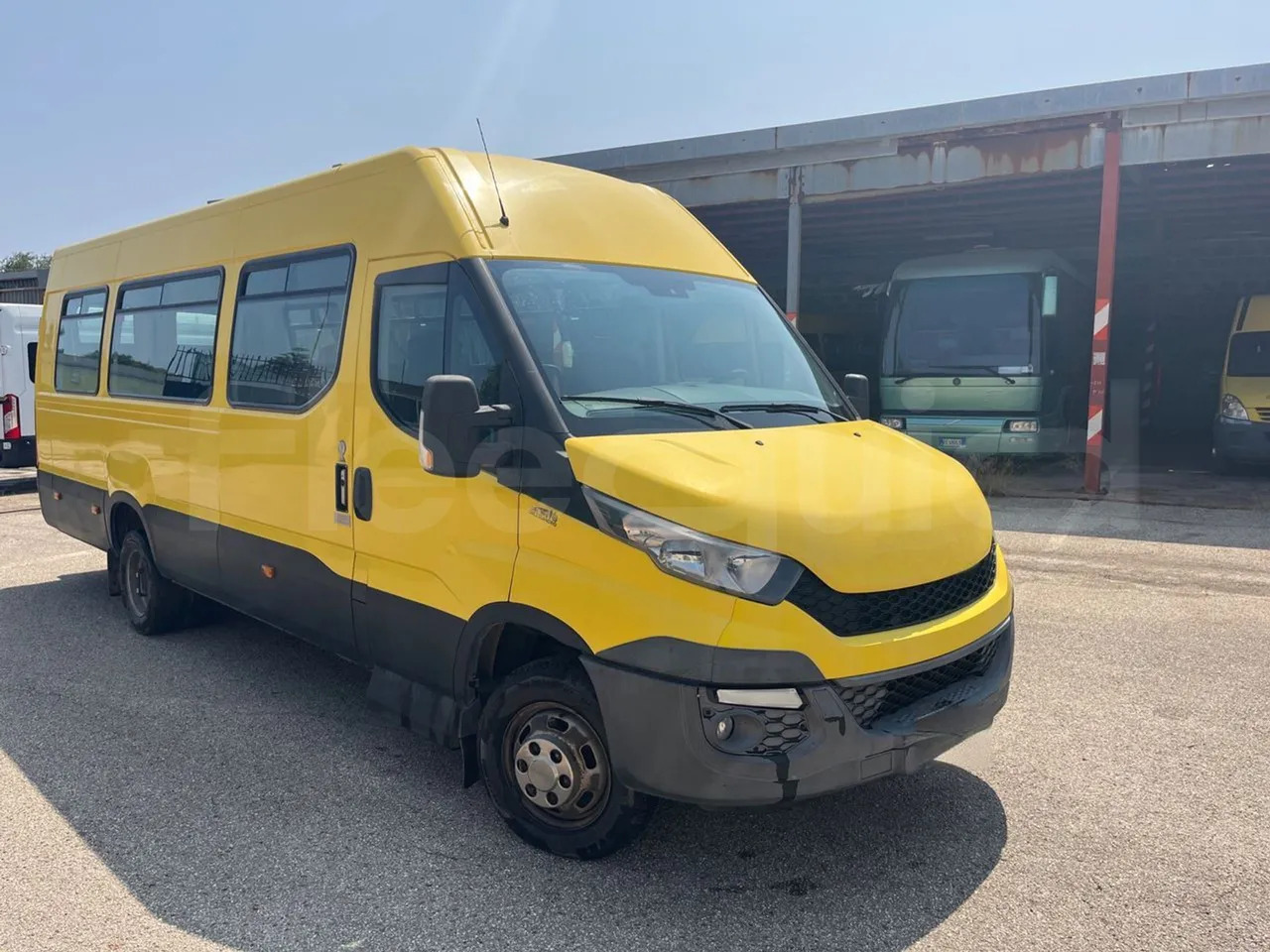 Iveco Daily - Autocarro escolar: foto 1 Iveco Daily - Autocarro escolar: foto 1