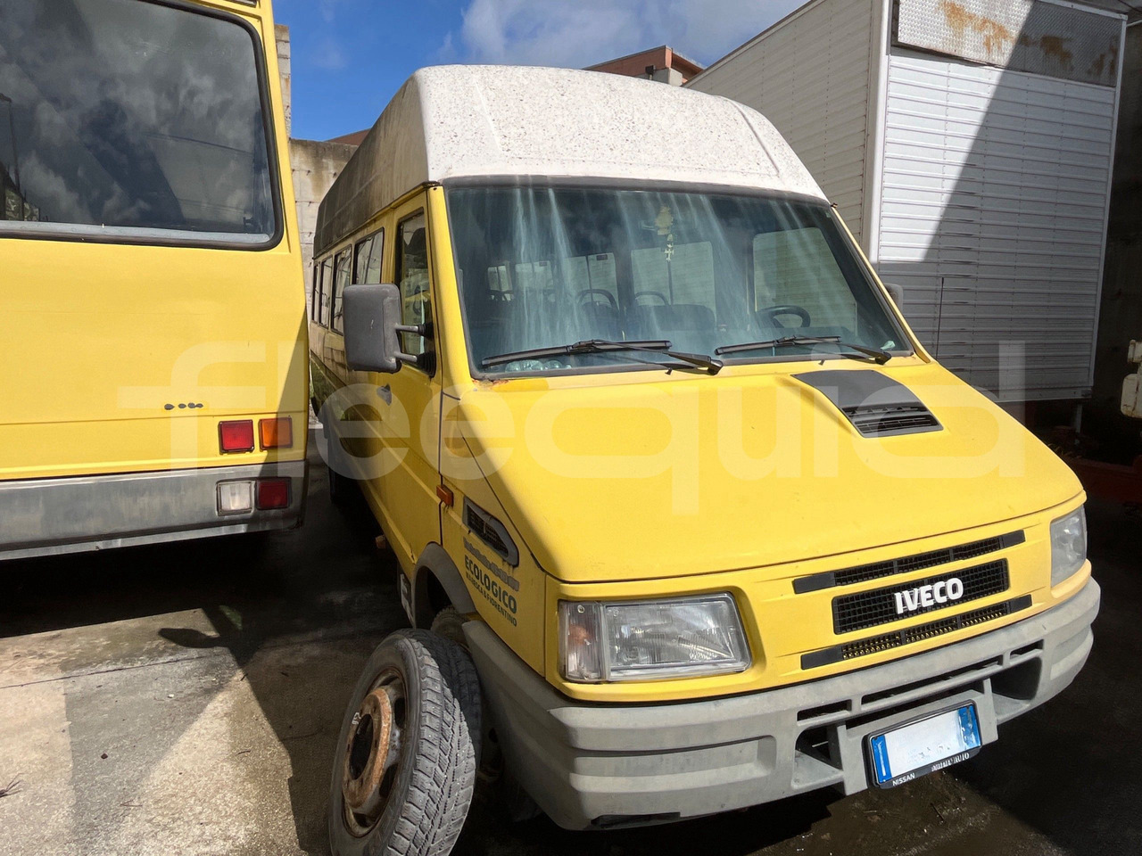 Iveco Turbo Daily - Autocarro escolar: foto 1 Iveco Turbo Daily - Autocarro escolar: foto 1