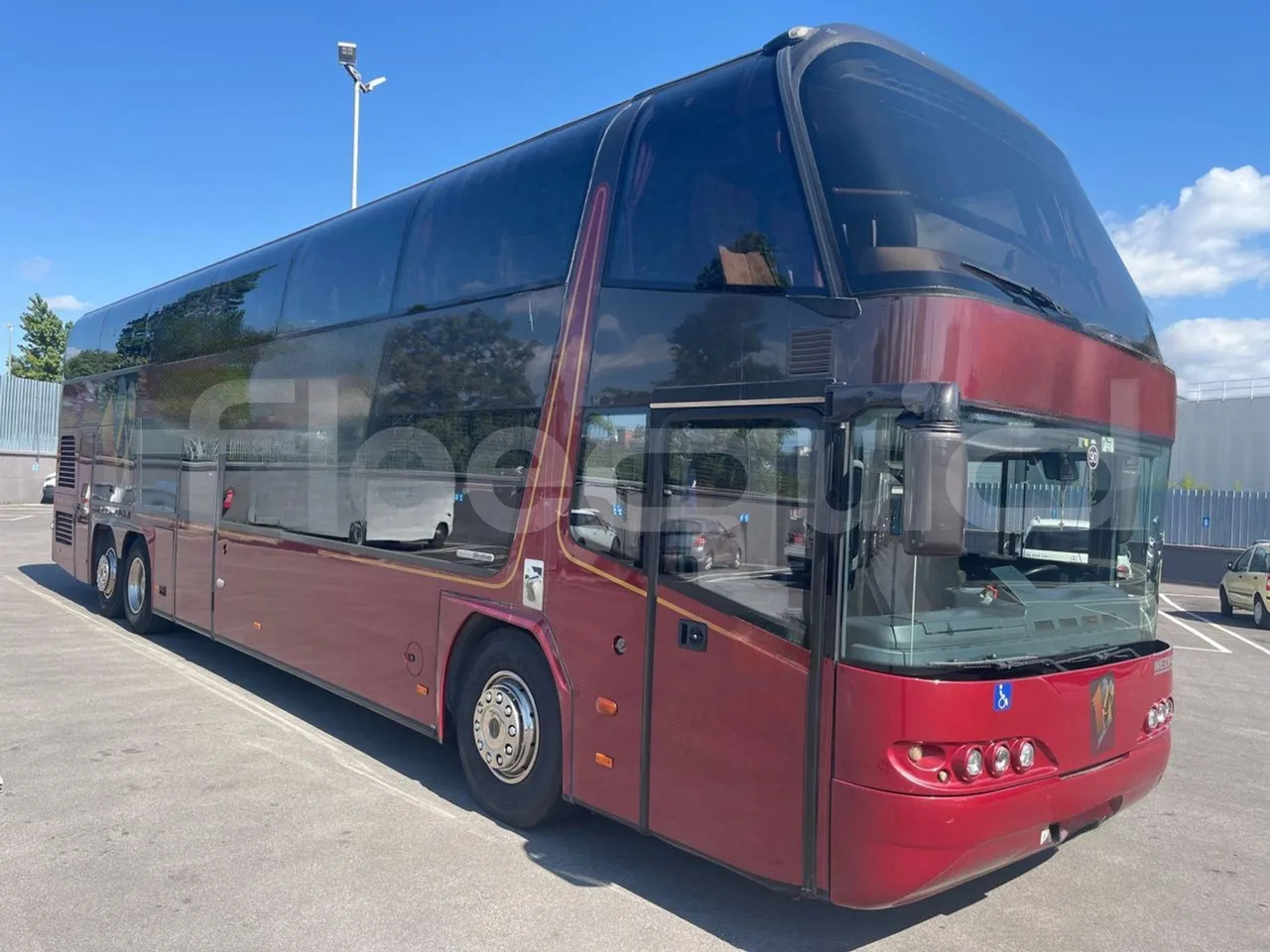 Neoplan 1122/3 - Autocarro: foto 1 Neoplan 1122/3 - Autocarro: foto 1