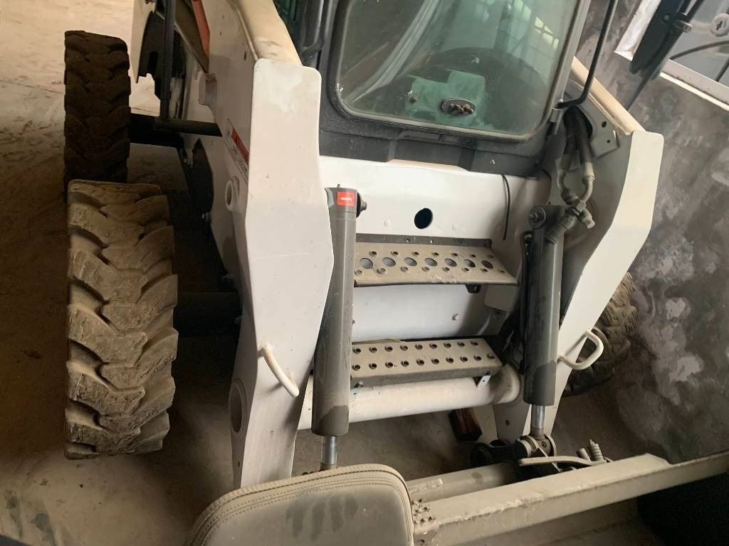 Bobcat S 300 - Mini pá carregadora: foto 2 Bobcat S 300 - Mini pá carregadora: foto 2