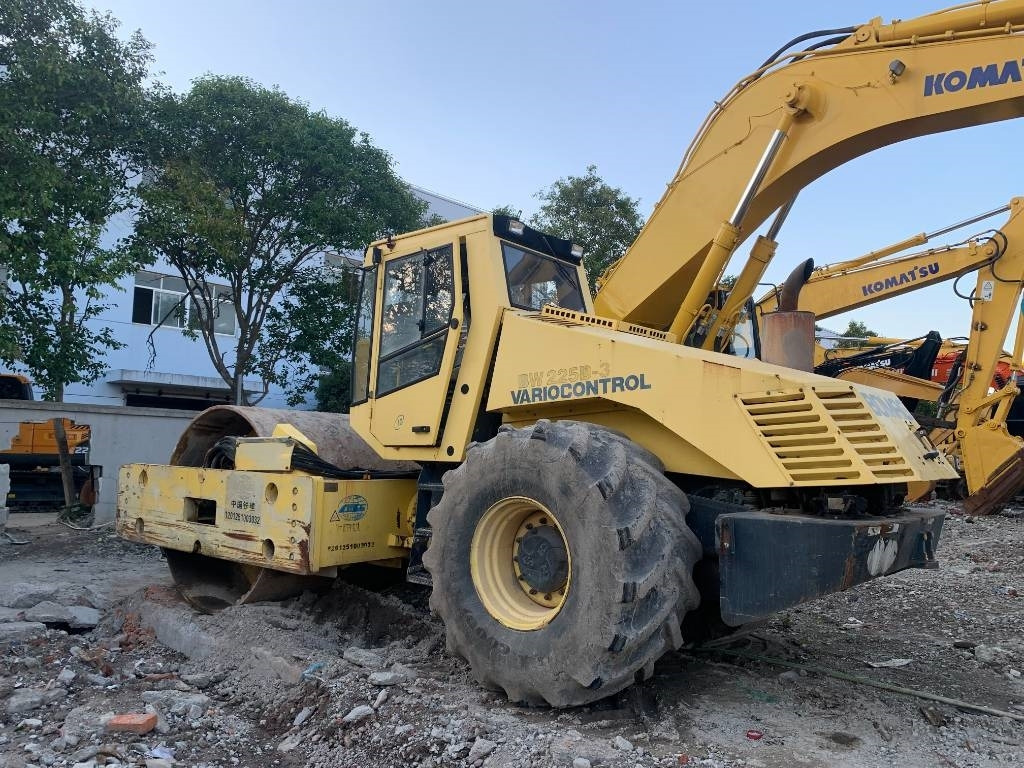 Bomag BW 225 D-3 - Compactador de asfalto: foto 1 Bomag BW 225 D-3 - Compactador de asfalto: foto 1