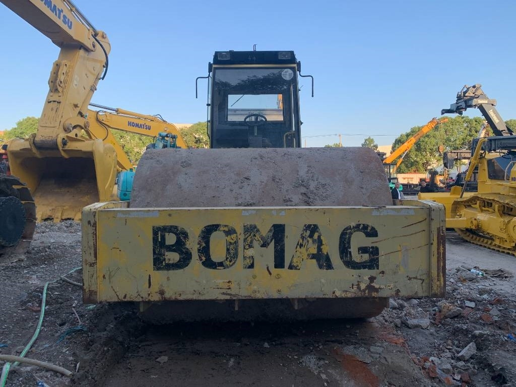 Bomag BW 225 D-3 - Compactador de asfalto: foto 2 Bomag BW 225 D-3 - Compactador de asfalto: foto 2
