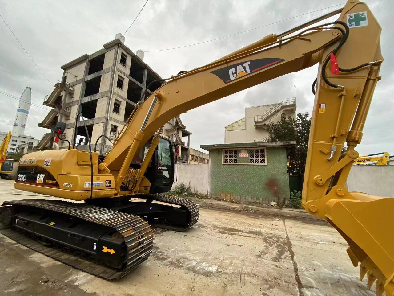 CATERPILLAR 320CL - Escavadora de rastos: foto 1 CATERPILLAR 320CL - Escavadora de rastos: foto 1