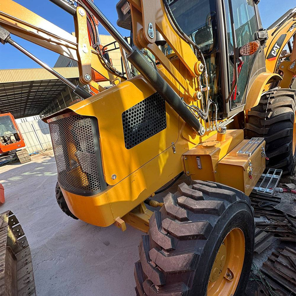 CATERPILLAR 420F - Retroescavadeira: foto 1 CATERPILLAR 420F - Retroescavadeira: foto 1