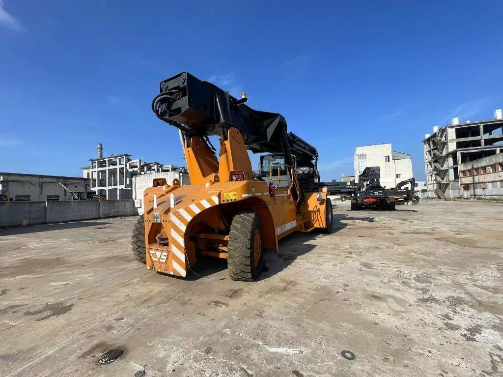 CVS Ferrari F 278.6 - Reachstacker porta contentores: foto 4 CVS Ferrari F 278.6 - Reachstacker porta contentores: foto 4