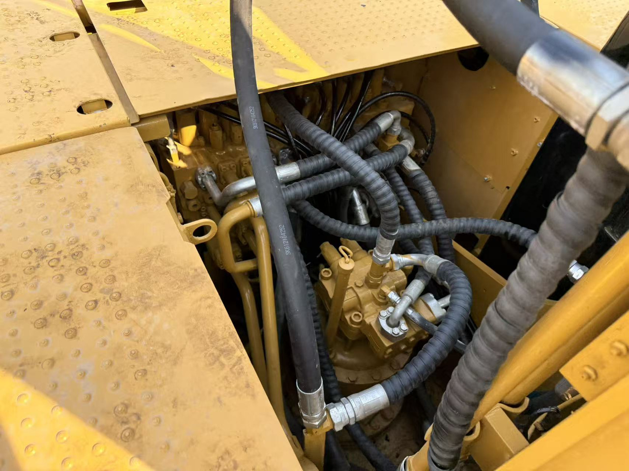 Caterpillar 323 - Escavadeira: foto 2 Caterpillar 323 - Escavadeira: foto 2