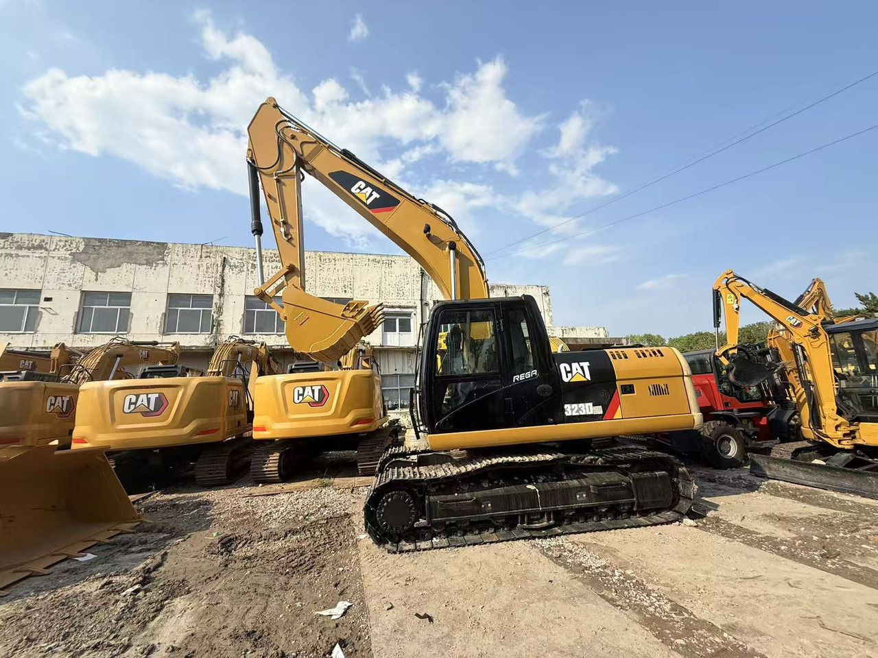 Caterpillar 323 - Escavadeira: foto 1 Caterpillar 323 - Escavadeira: foto 1