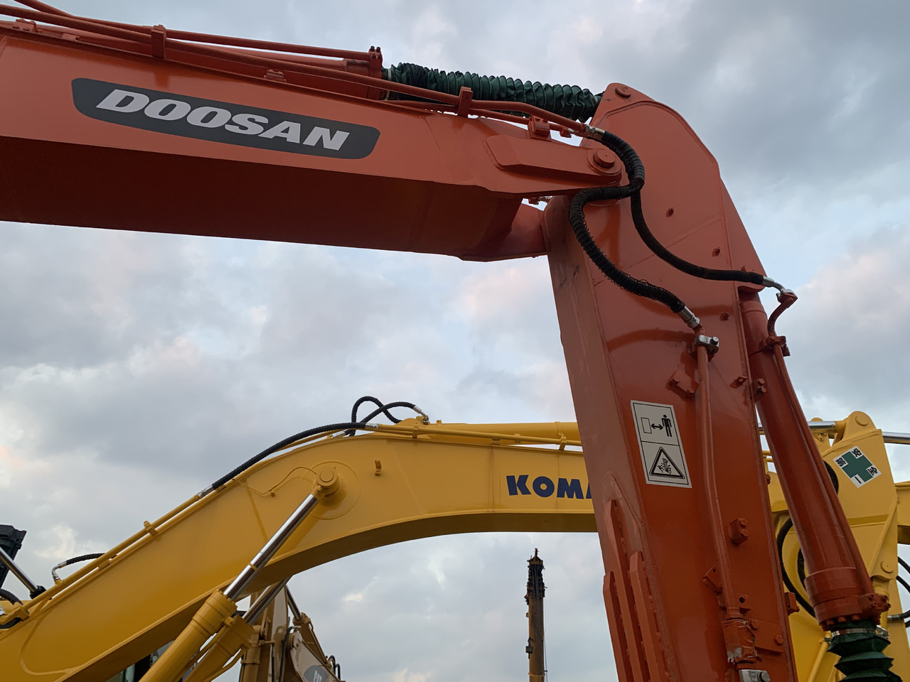 DOOSAN DX225LC - Escavadeira de rodas: foto 5 DOOSAN DX225LC - Escavadeira de rodas: foto 5
