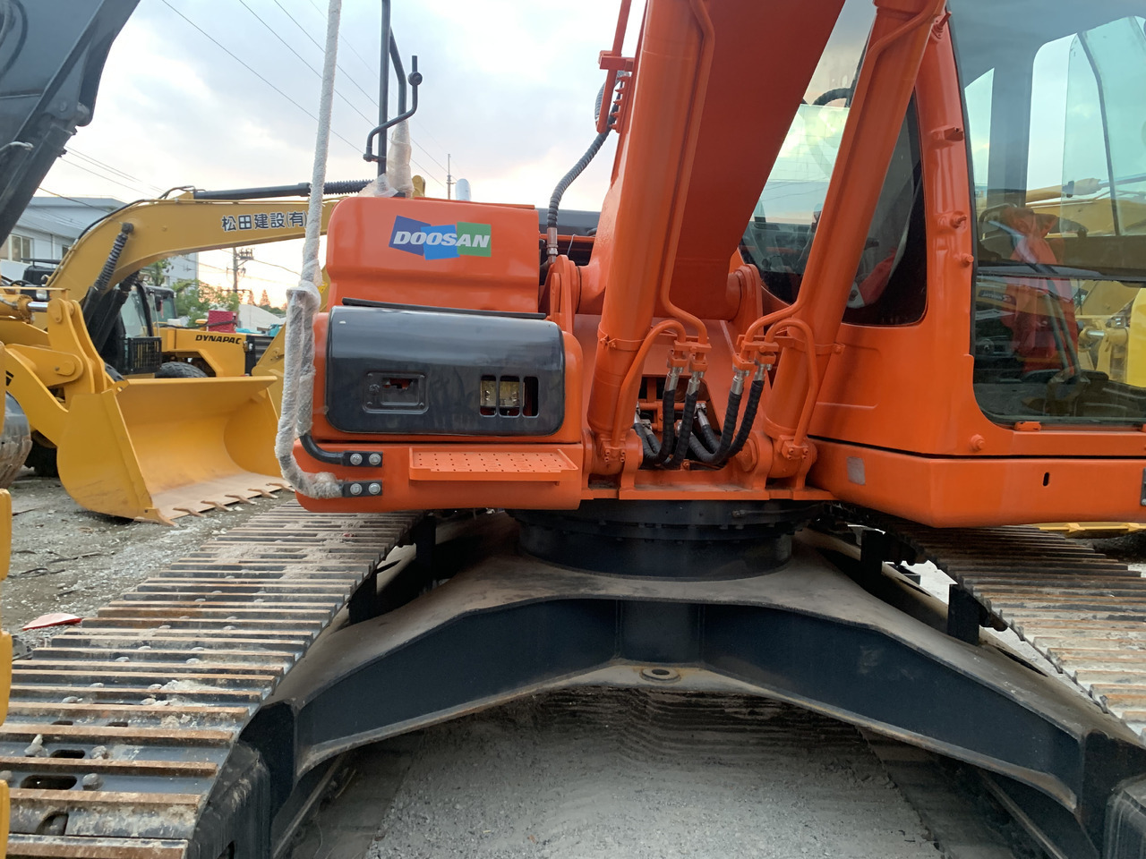 DOOSAN DX225LC - Escavadeira de rodas: foto 4 DOOSAN DX225LC - Escavadeira de rodas: foto 4