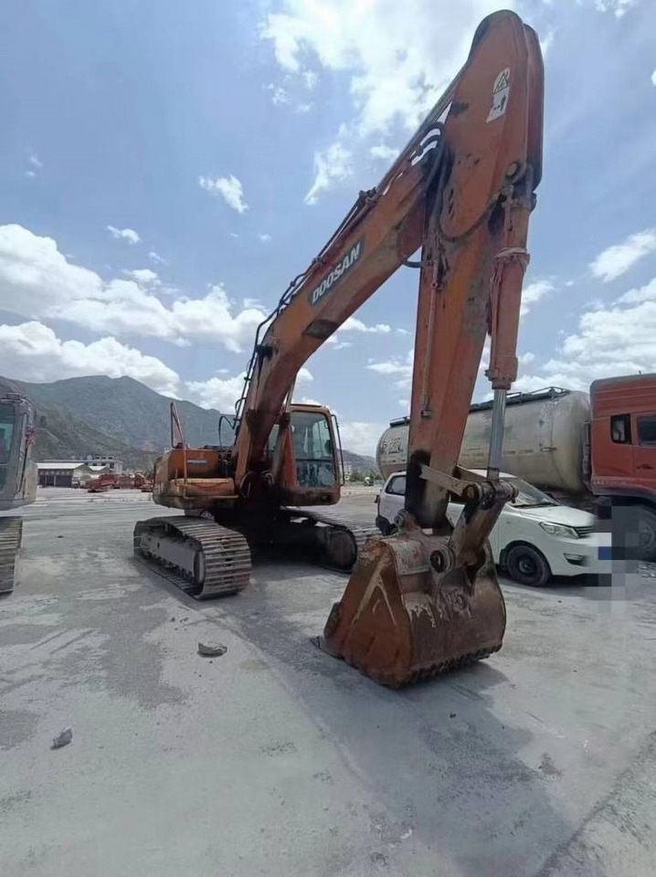 Doosan DH225LC-9 - Escavadora de rastos: foto 2 Doosan DH225LC-9 - Escavadora de rastos: foto 2
