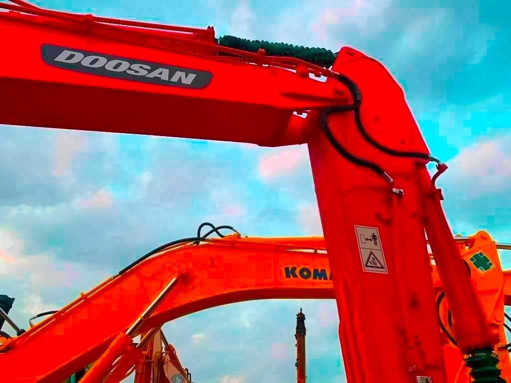Doosan DX 225 LC - Escavadora de rastos: foto 2 Doosan DX 225 LC - Escavadora de rastos: foto 2