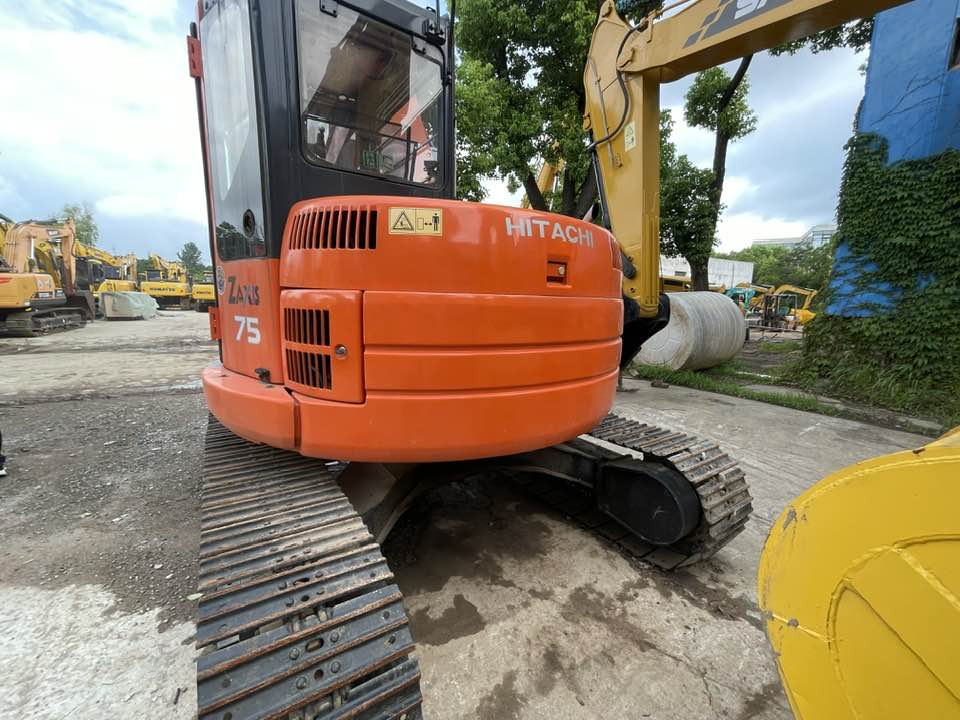 Hitachi ZAXIS 75 - Mini escavadeira: foto 4 Hitachi ZAXIS 75 - Mini escavadeira: foto 4