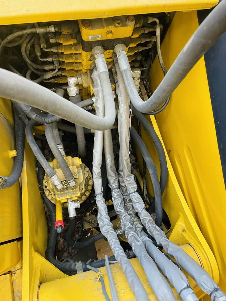 Komatsu PC130-8 - Mini escavadeira: foto 2 Komatsu PC130-8 - Mini escavadeira: foto 2