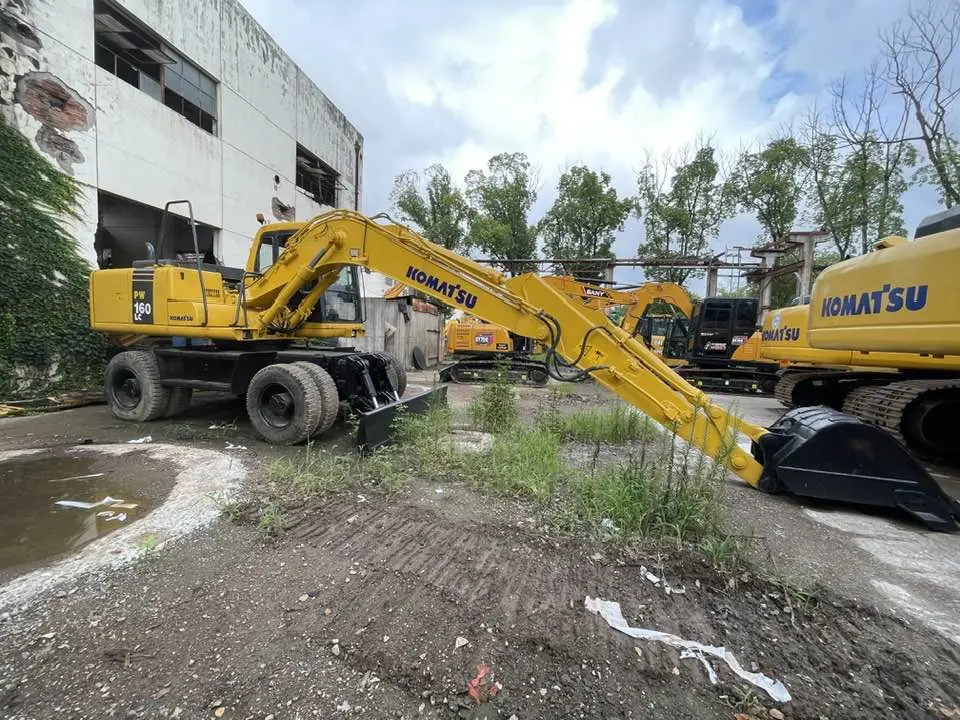 Komatsu PW160-11 - Escavadeira de rodas: foto 1 Komatsu PW160-11 - Escavadeira de rodas: foto 1