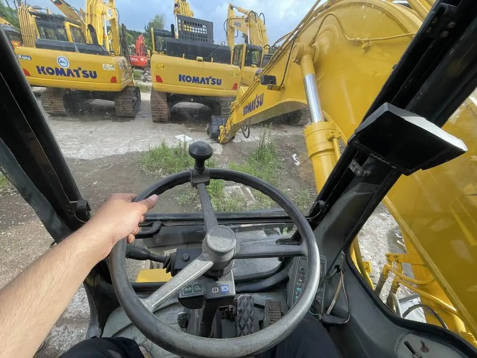 Komatsu PW160-11 - Escavadeira de rodas: foto 4 Komatsu PW160-11 - Escavadeira de rodas: foto 4