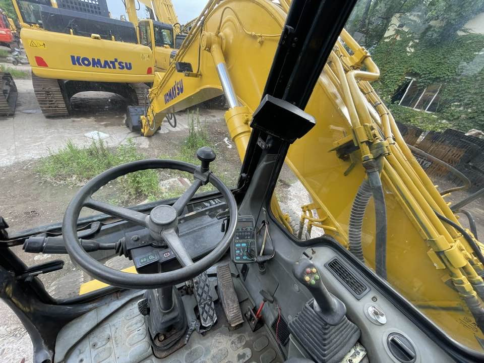 Komatsu PW160-8 [ - Escavadeira de rodas: foto 2 Komatsu PW160-8 [ - Escavadeira de rodas: foto 2