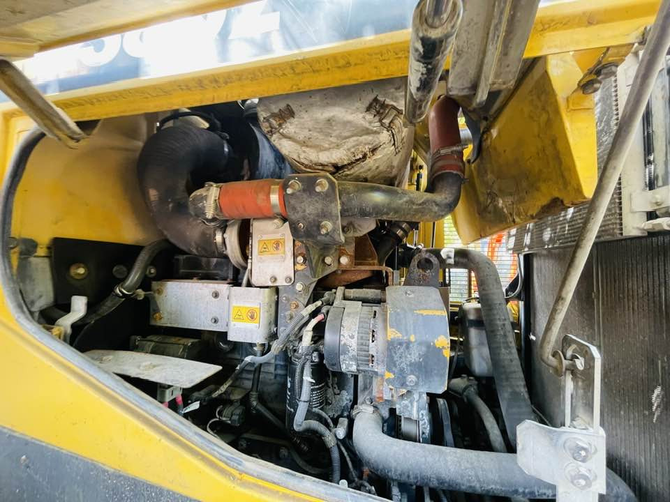 Pá carregadora de rodas Komatsu WA380-8: foto 9